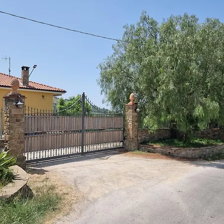 Casa vacanze Dei Santi, Taverna